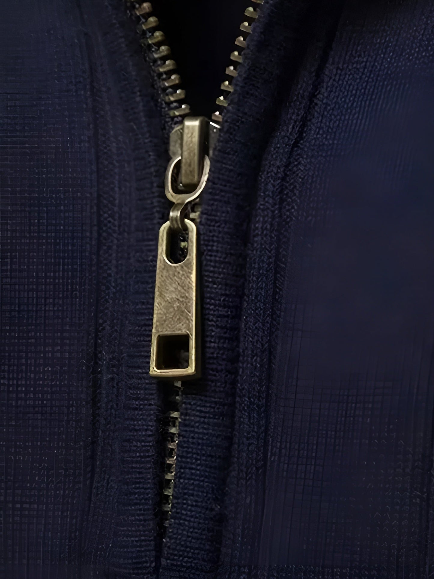 Pull col montant zippé – Élégance & Confort